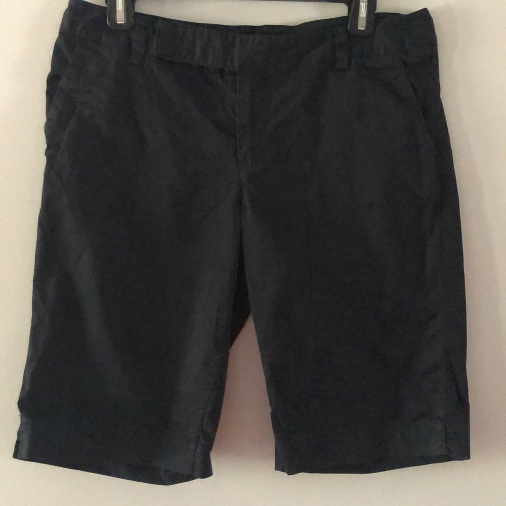 Black Bermuda shorts, size 8